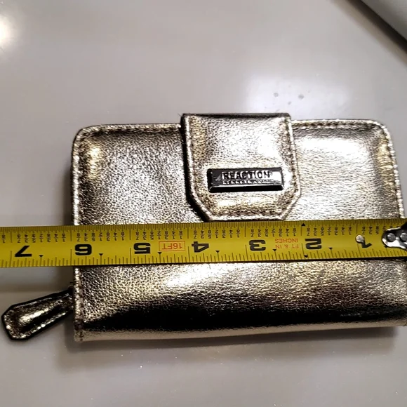 KENNETH COLE, GOLD WALLET NEW - Picture 7 of 7